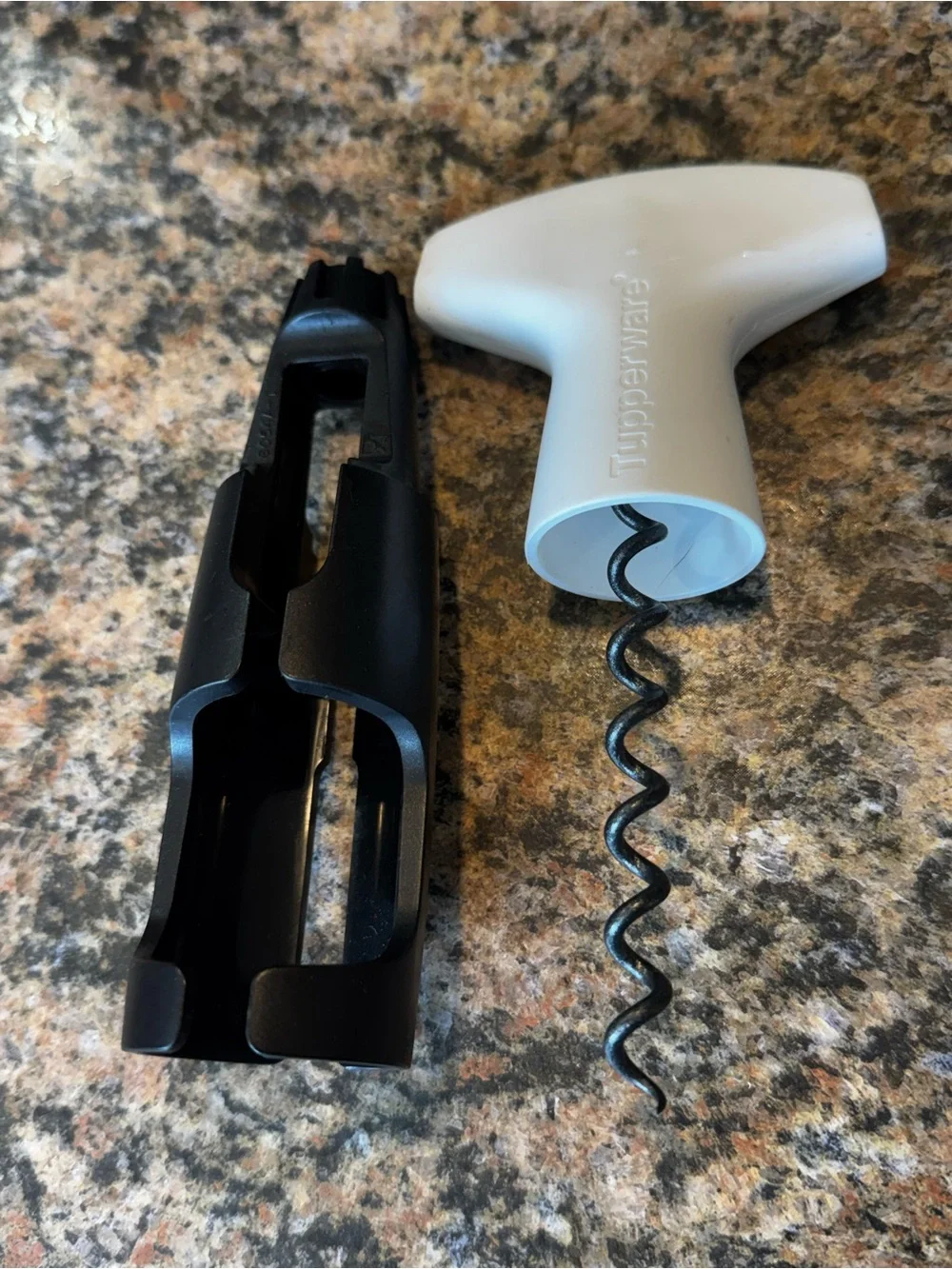 Tupperware Wine Cork Remover Uplifter Corkscrew White & Black Wine Opener